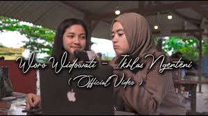 Aku ikhlas aftershine ft damara de official music video. Chord Dan Lirik Lagu Ikhlas Ngenteni Wiro Widowati Kumparan Com