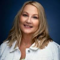 Lisa Garbarino's Instagram, Twitter & Facebook