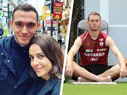 Esta linda mujer es un momumento para la prermier legue y sus fanáticos lo saben. Thomas Vermaelen Mag Japan Eindelijk Verlaten Ik Lag Meteen Uit De Whatsappgroep Van De Duivels Dat Kwam Toch Even Aan Foto Hln Be
