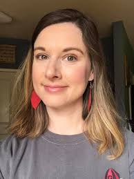 Happy hump day!❤️ I went for a soft look today! For eyeshadows I did Holly  all over the brow bone and lid, then I added peppa