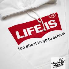 Abschlussklamotten Shirts 15 99 Hoodies 21 99 Set 32 99 Life Is Abschlussshirt Abschlusspullover Shirts