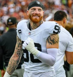Max Crosby on the field, do AI tạo