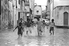 Singaporeans across the island saw heavy rain descending on thursday (30 apr) afternoon. Blog To Express Ways Done In The Past Floods In Singapore