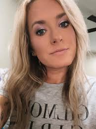 Taking a moment to introduce myself 👋🏼 I'm Kelly. Full-time RN and mom to  one amazing kiddo. I've had a passion for beauty since my high school days  (back when YT was