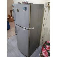 Harga kulkas 2 pintu panasonic merupakan solusi bagi ibu rumah tangga yang ingin hemat uang, tenaga, dan waktu. Kulkas 2 Pintu Merk Toshiba Glacio Bekas Bagus Harga Nego Di Solo Tribunjualbeli Com