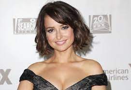 Milana aleksandrovna vayntrub is an uzbek american actress, comedian, writer, and producer who is known for playing the character lily adams in a series of at&t television commercials. Milana Vayntrub Net Worth 2021 Age Height Weight Boyfriend Dating Bio Wiki Wealthy Persons