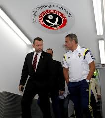 Takımından ben davies sol korner direğine yakın bir noktadan ceza sahasına ortalıyor ancak top hiçbir takım. Sheffield United Yoneticisi Selahattin Baki Futbolarena Ya Konustu