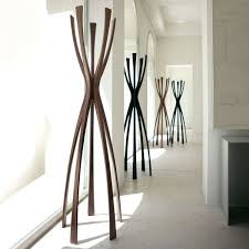 Le Porte Manteau De Design Original Et Esthetique 30 Idees Clothes Stand Modern Furniture European Furniture