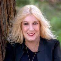 Karen Ledet's Instagram, Twitter & Facebook