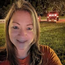 What dentists in Palatka, Florida, perform root canals and accept various  insurance plans?