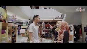 Lagu ini diremix dengan judul lagu andaikan waktu bisa kuputar kembali. Hiburan Dan Musik Nazia Marwiana Terdiam Sepi Andaikan Waktu Bisa Kuputar Kembali Official Mv Facebook