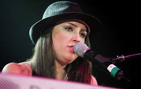 Nikki Flores in concert