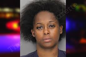 Akira Morris's Instagram, Twitter & Facebook