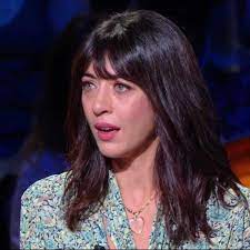 VIDEO Hộp bí mật: Nolwenn Leroy rơi nước mắt khi kể về bà của mình - Voici.fr