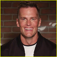 Tom Brady, Terry Bradshaw & More NFL Stars Read Mean Tweets