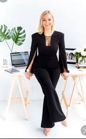 Pin By Phearsom Living On Team X In 2020 Business Headshots Women Business Photoshoot Business Portrait Photography