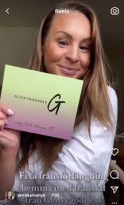 Underbara Emelia visar hur lätt man får på sig våra fransar😍🥰  #fransarhemma #fransförlängning #fördig #sminktips #sminktutorial #franskit  #grwmsminktips #stockholmsstil #sofiarichieinspired ...