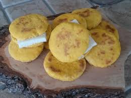 Se volete preparare un secondo piatto da servire ai vostri ospiti o magari volete mettere a tavola un contorno speciale, vi consigliamo la zucca in padella gratinata. Ricetta Focaccine Di Zucca In Padella Di Benedetta Rossi Dolcidee