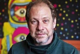 Bruce Gomlevsky dirige peça custeada através de vaquinha, sonha voltar às  novelas e fala de antissemitismo na web