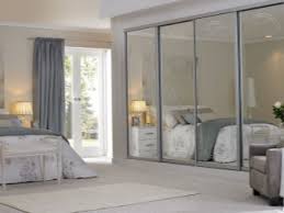 أثاث غرف النوم 91 صور أثاثات خفيفة في نمط بروفانس تصميم داخلي من الخشب الصلب مدمج مع أثاث داكن والذي يختار الأثاث الحديدي الجميل