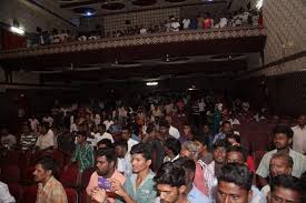 Gaurav Narayanan On Twitter Sigaramthodu Cheerful Crowd And Whistle Sound At Mathi Theater And Big Cinemas Jazz And Ganesh Theaters Http T Co O6jk6vkgdj Hotels near ganesh cinema in thane. mathi theater and big cinemas jazz