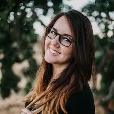 Nicole Henshaw's Instagram, Twitter & Facebook