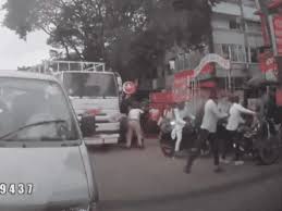 हडपसरमध्ये अल्पवयीन टेम्पोचालकाने उडवले चार वाहने