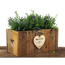 Personalisierte hochzeitsgeschenke besondere geschenke zur hochzeit originelle hochzeitsgeschenke für das brautpaar hier entdecken! Rustikale Blumenkiste Aus Alten Obstkistenbrettern