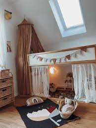 Small cabins are ideally suited for weekend getaways, as granny pods for elderly family members and for anyone who wants to enjoy the tiny house trend that celebrates a simple lifestyle. Betthimmel Kinderzimmer