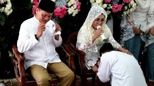 Kata ucapan buat orang sakit dan doa yang diucapkan untuk kesembuhannya tentu haruslah dengan niatan yang baik dan doa yang tulus pula. Tangis Raditya Dika Saat Minta Doa Restu Kepada Orang Tuanya Kumparan Com