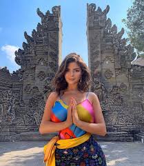 British model demi rose gained substantial fame after posting some selfies on instagram, where she has garnered a fans base of more than four million followers. Demi Rose Wiki Net Worth Measurements Boyfriend Biography