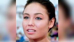 Она доверила свое преображение профессионалам. Lyajsan Utyasheva 10 Foto Bez Makiyazha I Fotoshopa