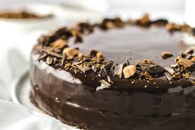 Lidia bastianich's version uses the preserves three ways: Saftige Wiener Sachertorte Mit Marillenmarmelade