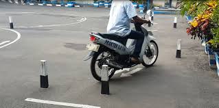 Tes buta warna penting dilakukan karena ini berkaitan dengan fungsi mata anda. Tes Kesehatan Mata Pembuatan Sim By Tri Susilo