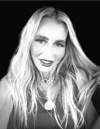 Kerri (@Kerriannifer)