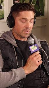 Eric Winter Talking Spanish