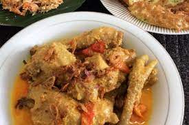 8 bawang merah 6 bawang putih 10 cabe rawit *sesuaikan selera 1 ruas kencur 3 sdm kunyit. Resep Ayam Lodho Pedas Khas Jawa Timur Nikmatnya Bikin Tambah Porsi