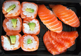 Sushi Saumon Surimi Avocat Et Chirashi Recette Asiatique Cuisine Asiatique Recette