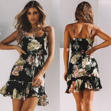 Lors des beaux jours, arborer cette sublime robe mère fille blanche avec des fleurs! Comment Et Avec Quoi Porter Une Robe Fleurie Mode Flower Corner