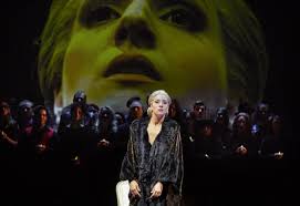Madonna later played perón in the 1996 film version, with antonio banderas portraying che. Evita Mainfranken Theater Wurzburg