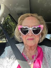 Summer Hall's Instagram, Twitter & Facebook