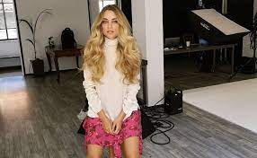 Η τετραμελής οικογένεια ζει σε ένα σπίτι το οποίο βρίσκεται στην κηφισιά πλάνα του οποίου έχει δείξει διακριτικά κατά καιρούς στο instagram, η δούκισσα. Doykissa Nomikoy To Xrwma Twn Malliwn Ths Apo Ton Nikola Billiwth Yourtipster Gr