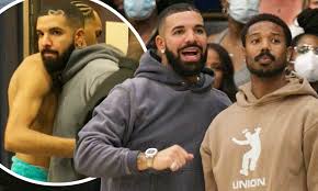 Johanna leia, the mother of sierra canyon basketball star amari bailey, caused quite the uproar on bailey's mom is on instagram sporting more than 106,000 followers and it's not hard to see why. Drake And Michael B Jordan Bring Slice Of Hollywood To Varsity Basketball Match In La Daily Mail Online