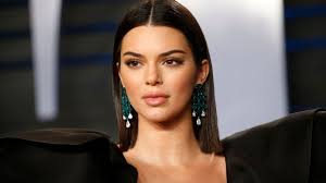 November 3, 1995) is a model and tv personality who is featured on the e jenner is the eldest daughter of bruce jenner and kris jenner. Kendall Jenner Accused Of Altering Skims Lingerie Photo
