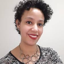 As funções de uma secretária executiva não se resumem apenas em um apoio e  auxílio ao executivo, mas também tem como objetivo a complementação e o  desenvolvimento do trabalho do mesmo. A