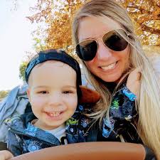 A mother is facing backlash for wearing a robe and a towel wrapped around  her head to drop off her kids at school. Is this right?