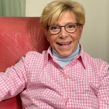 Is there a pause before customers can write Etsy reviews?