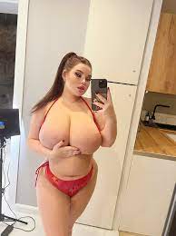 Busty Curvy Babes