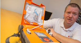 Man mister blodsirkulasjonen og det går raskt utover de vitale organene som hjernen, nyrer og hjertet, forklarer hjertespesialist wasim zahid. Falt Om Med Akutt Hjertestans Pa Jobb Rode Kors Forstehjelp