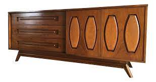 Vintage Mid Century Modern Credenza By Young Manufacturing Co On Chairish Com Mid Century Modern Credenza Danish Modern Credenza Mid Century Furnishings